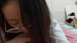极品反差婊 眼镜妹就是骚，超神颜值，轻素颜无美颜纯天然，乐呵呵的吃吊然后口爆吞精 截图12