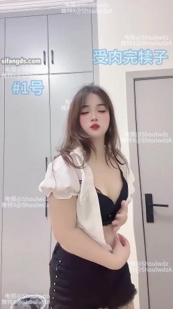 PUA大神【受肉完犊子】VIP福利，操控举牌，超多反差学生小母狗，紫薇裸舞 截图7
