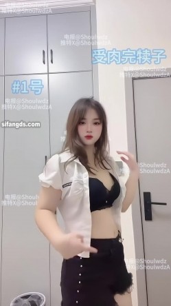 PUA大神【受肉完犊子】VIP福利，操控举牌，超多反差学生小母狗，紫薇裸舞 截图15