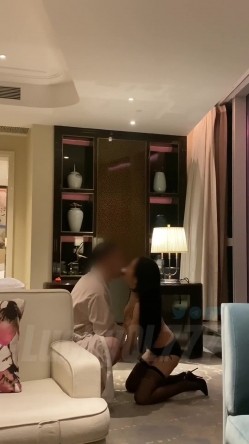 大神luckyql777调教爆乳长腿美女 截图5