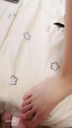 漂亮美眉 身材娇小多毛粉穴小贫乳和小哥激情啪啪 娇喘连连 截图9