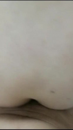 漂亮美眉 舒服吗 舒服 老公不要停 射哪里嘴里还是逼里 射逼里 在家被男友无套输出 内射 截图2