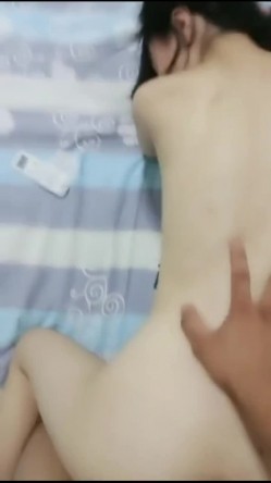 漂亮美眉 舒服吗 舒服 老公不要停 射哪里嘴里还是逼里 射逼里 在家被男友无套输出 内射 截图12
