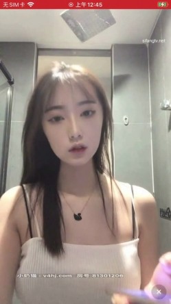 校花女神【王爱笑】 被观众怂恿下海黄播,浴室放着音乐，缓缓脱下胸罩，胸型好美，还带揉奶福利诱惑！ 截图5