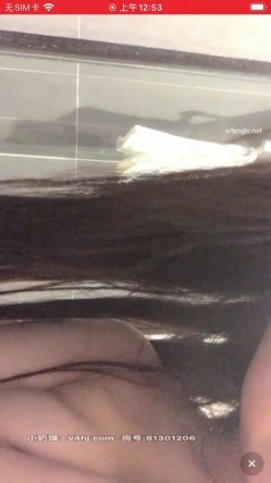 校花女神【王爱笑】 被观众怂恿下海黄播,浴室放着音乐，缓缓脱下胸罩，胸型好美，还带揉奶福利诱惑！ 截图14