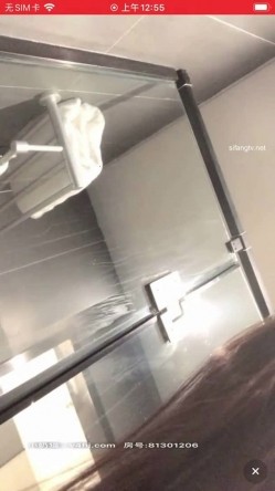 校花女神【王爱笑】 被观众怂恿下海黄播,浴室放着音乐，缓缓脱下胸罩，胸型好美，还带揉奶福利诱惑！ 截图16