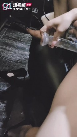 【超顶 ️绿帽大神】91小懒猫 调教母狗校花女友甄选 珍珠骚丁露出取外卖 开肛调教 网吧露出 3P激战极品M属性女友 截图5