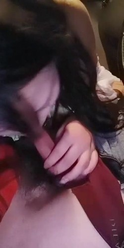 户外女神露脸车里的激情，从前面玩到后面，这舔鸡巴的技术无人能及，表情骚浪直接口爆真刺激 截图1