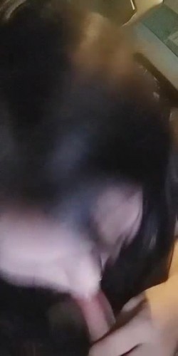 户外女神露脸车里的激情，从前面玩到后面，这舔鸡巴的技术无人能及，表情骚浪直接口爆真刺激 截图5