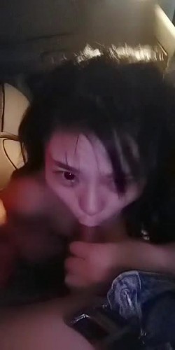 户外女神露脸车里的激情，从前面玩到后面，这舔鸡巴的技术无人能及，表情骚浪直接口爆真刺激 截图9