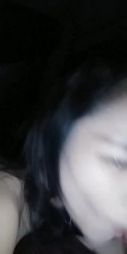 户外女神露脸车里的激情，从前面玩到后面，这舔鸡巴的技术无人能及，表情骚浪直接口爆真刺激 截图11