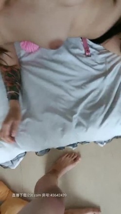 身材不错的00后舞蹈生和男友玩刺激 滴蜡SM爽的高潮浪叫 黑丝高跟玩出性爱新高潮 无套抽插吞精中出 高清源码录制 截图1