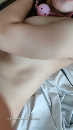 身材不错的00后舞蹈生和男友玩刺激 滴蜡SM爽的高潮浪叫 黑丝高跟玩出性爱新高潮 无套抽插吞精中出 高清源码录制 截图3