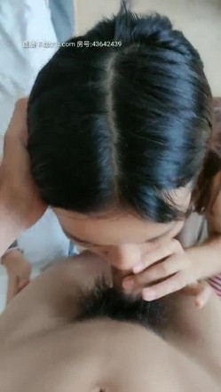 身材不错的00后舞蹈生和男友玩刺激 滴蜡SM爽的高潮浪叫 黑丝高跟玩出性爱新高潮 无套抽插吞精中出 高清源码录制 截图6