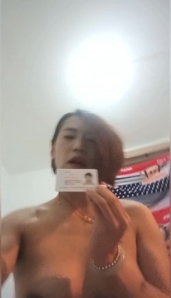 果贷美女特别版黎小燕用个黄瓜插到自己流了不少水 这才是真正黑森林里的黑木耳 截图5