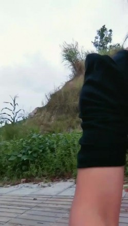 渣女来袭真空上阵性感包臀裙出来跟大哥户外车震，口交大鸡巴舔蛋蛋搞硬了直接坐上去，浪荡呻吟让大哥内射 截图5