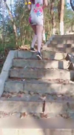 网红月儿演绎小美女爬山被色狼尾随跟踪强干呻吟刺激 截图2