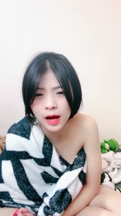 20小时核弹！一群小妹妹下海直播！【青春美少女】壮观！~ ~~！~-~几个畜生还当着这么多人的面直接开操 截图1