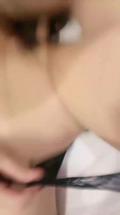 【奶球】富豪的专宠小母狗! ~无套啪啪内射~爽到极点，被掐着脖子操，这哥们真是够暴力，快被操晕了 截图4