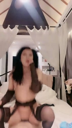 【奶球】富豪的专宠小母狗! ~无套啪啪内射~爽到极点，被掐着脖子操，这哥们真是够暴力，快被操晕了 截图5