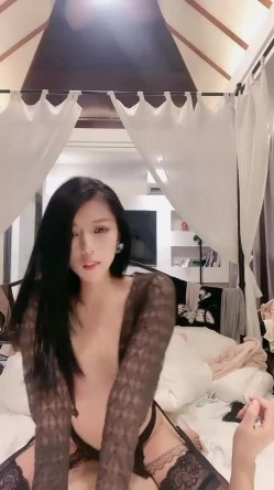 【奶球】富豪的专宠小母狗! ~无套啪啪内射~爽到极点，被掐着脖子操，这哥们真是够暴力，快被操晕了 截图13