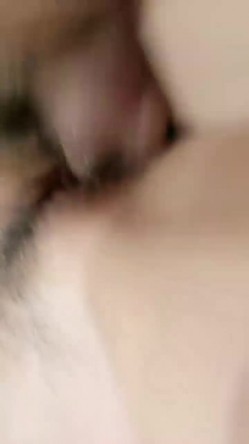 【奶球】富豪的专宠小母狗! ~无套啪啪内射~爽到极点，被掐着脖子操，这哥们真是够暴力，快被操晕了 截图14