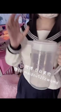 【麦兜小可爱】最新会员私拍流出→尿尿自慰啪啪 皮肤白皙可爱 后入怼操 五星推荐 高清720P版 自慰 截图5