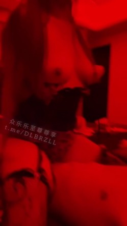 武汉富二代泡良大神「Y先生」推特约炮实录 极品高颜值小母狗在家被各种道具调教3P、跑车外露出 截图12