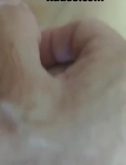 中年大叔冒充艺校老师忽悠漂亮学妹脱光光拨开鲍鱼插一插看看是否处女 截图16