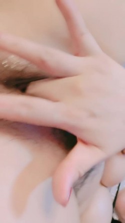 丰满熟女 国产卡戴珊 ，‘老公，快过来吃我的奶水，舔我骚逼呀’淫语勾引，骚穴被玩得湿不成样子！ 截图10