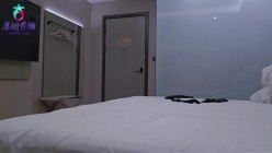 飞飞探花 - 约了个学生妹逼很紧还是个白虎穴 干的很舒服 情趣吊带丝袜爆插小穴 太有征服感了特别享受 截图1