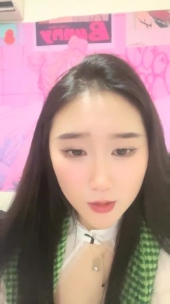 核弹！超美校花【果果qzm】道具狂插~扇脸打逼~妹子都经历了什么？ 截图1