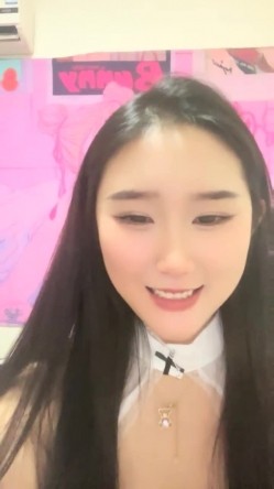 核弹！超美校花【果果qzm】道具狂插~扇脸打逼~妹子都经历了什么？ 截图7