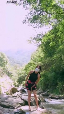 高质量极品尤物巅峰女神jena.sis赞助者享有福利视图，完美身材，各种环境露出放骚挑逗 截图2