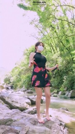 高质量极品尤物巅峰女神jena.sis赞助者享有福利视图，完美身材，各种环境露出放骚挑逗 截图9