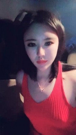 极品女神约操粉丝野战车震 操的淫声浪语不停“使劲 操死我 ”口爆裹射 截图16