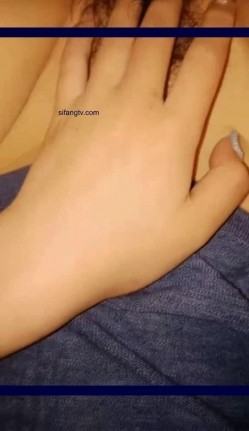 花一样的美女『你是谁的可爱』和粉丝户外车里啪啪玩车震 淫语对白 空间小操的很刺激 屌大插的真爽叫的真骚 截图2