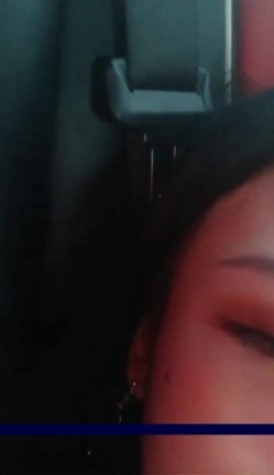 花一样的美女『你是谁的可爱』和粉丝户外车里啪啪玩车震 淫语对白 空间小操的很刺激 屌大插的真爽叫的真骚 截图9