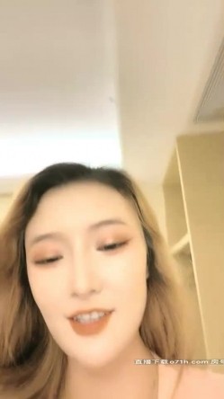 人间水蜜桃高颜值妖艳妹子自慰诱惑，掰穴特写假屌摩擦性感屁股上位骑坐 截图2
