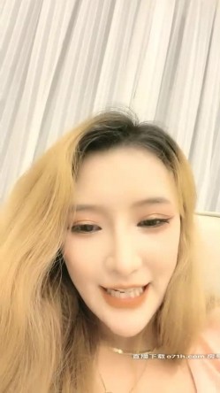 人间水蜜桃高颜值妖艳妹子自慰诱惑，掰穴特写假屌摩擦性感屁股上位骑坐 截图11