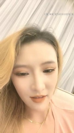 人间水蜜桃高颜值妖艳妹子自慰诱惑，掰穴特写假屌摩擦性感屁股上位骑坐 截图14