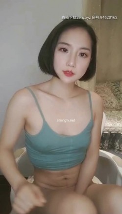 短发女神，校花一样美【一枝花】收费房大黑牛自慰真好看，被大黑牛搞得爽飞高潮，女神淫荡的样子 好风骚呀 截图4