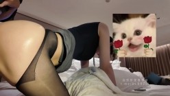 淫妻大神，情人节作品，【放逐的灵魂】，老婆穿着开档黑丝，后入激情，一边操，一边大屁股，劲爆！ 截图11