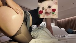 淫妻大神，情人节作品，【放逐的灵魂】，老婆穿着开档黑丝，后入激情，一边操，一边大屁股，劲爆！ 截图14
