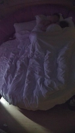 酒店偷拍白皙甜美女和纹身男友入住酒店三天吃饭日常啪啪 截图10