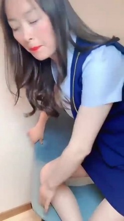 【熟女福利】快手丝袜熟女团队，【花嫂】福利视频30V 超级骚，特别骚气的少妇 截图1