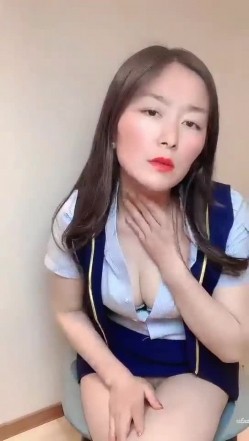 【熟女福利】快手丝袜熟女团队，【花嫂】福利视频30V 超级骚，特别骚气的少妇 截图13