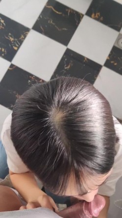 样子看着清纯，没想到吹箫这么厉害，小舌头转起来 了不起！ 截图15