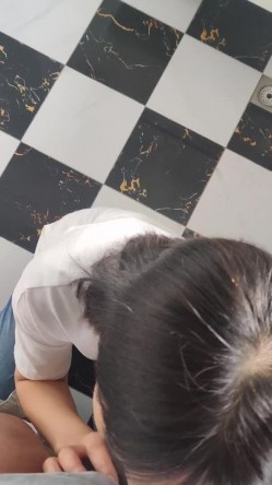 样子看着清纯，没想到吹箫这么厉害，小舌头转起来 了不起！ 截图16