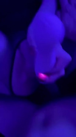 边打电话边被操！专约极品良家尤物大神【罪与罚】约炮众多反差婊，端庄女神被草到双眼泛白 越用力操她她越兴奋 截图2